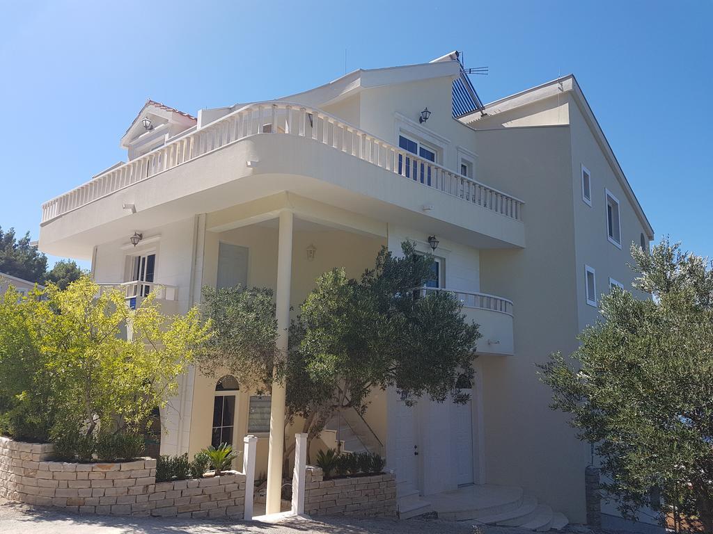 Apartments Vile Holiday Zivogosce Bagian luar foto