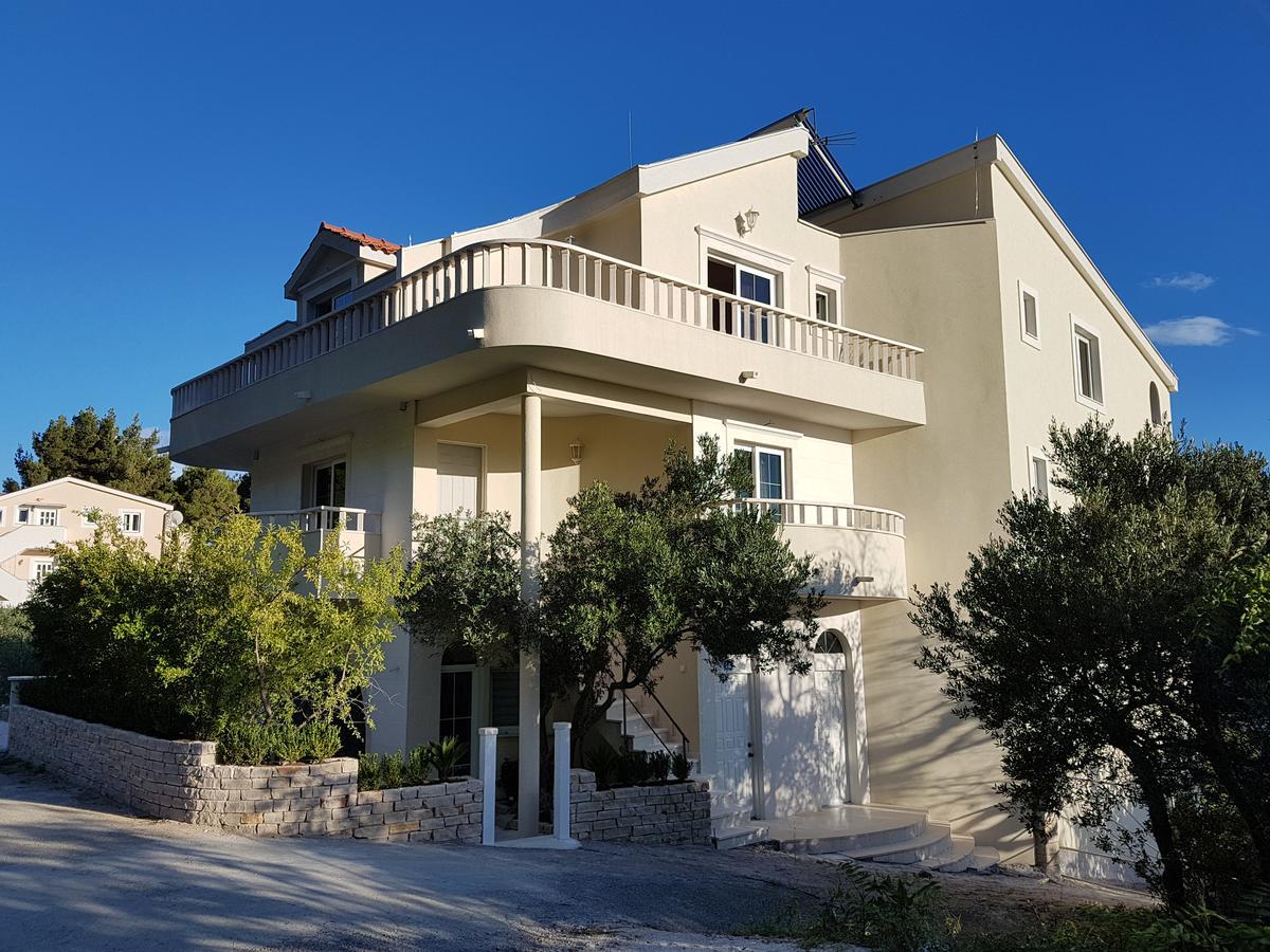 Apartments Vile Holiday Zivogosce Bagian luar foto